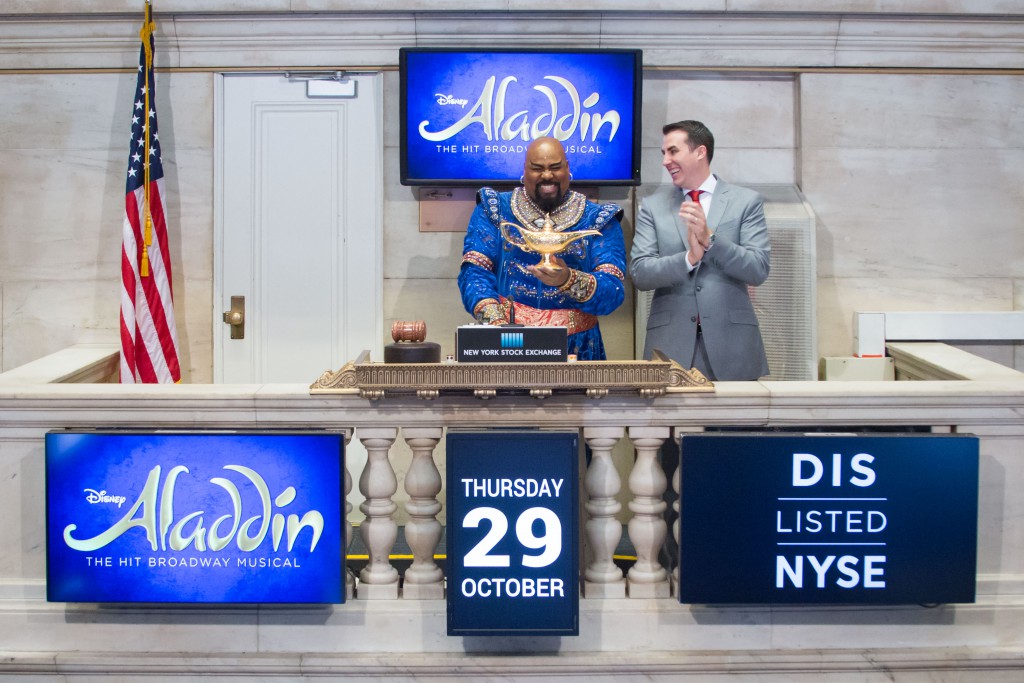 James_Monroe_Iglehart_Rings_NYSE_Opening_Bell_10_29_15_photo_by_NYSE_Amy_Sims1