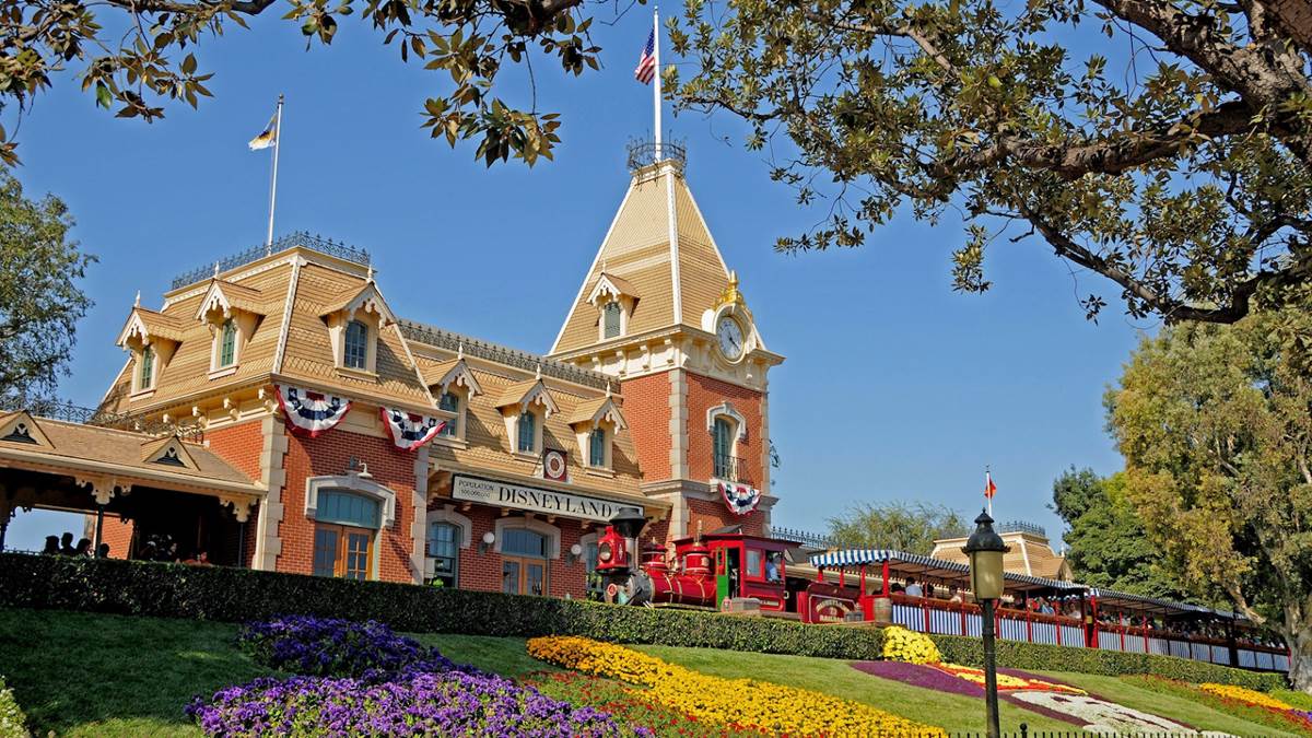 (Disney)